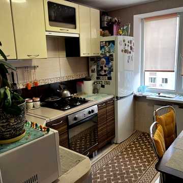 Продам 2 кімнатну квартиру. Вул. Сегедська, кут проспект Гагарина. Кімнати окремі. Цегляний будинок. ГАЗ. Поруч Парки Космонавтів, та Перемоги.