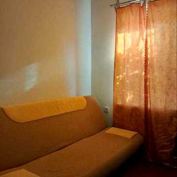 Здаю половинy  бyдинкy  в центральній частині  міста з 25 жовтня