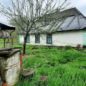 Будинок в місті з 2 ділянками землі