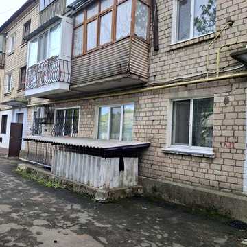 Продається двохкімнатна квартира 2 поверх центр