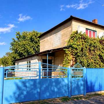 Продається двоповерховий будинок