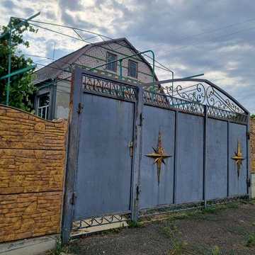 Ділянка з будинком