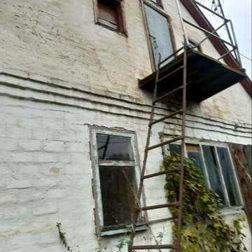 Продам участок  з недобудованим будинком