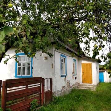Продається півбудинку