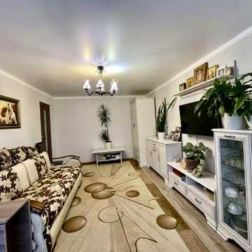 Продам 2к цегла, середній поверх