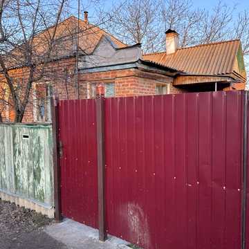 Приватник Будинок Ізюм, Літературна 12, ЖД базар