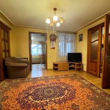 Оренда частини будинку з власним подвір'ям та 2мв паркомісцями