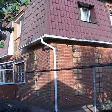 Продам теплий, світлий дім з парковочними місцями, реальному покупцю суттєвий торг