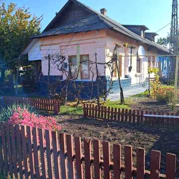 Продаж  3-кімнатної кв.: 63 м² + 23 сотки земельної ділянки, с. Мар’янівка
