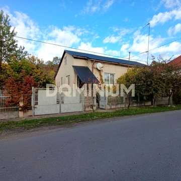 Продається добротний будинок із великою земельною ділянкою в селищі Королево!
