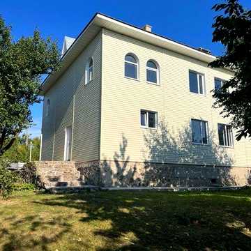 Продаж пів будинку 200 м2 біля Богуслава - на Росі - під фінішний  ремонт