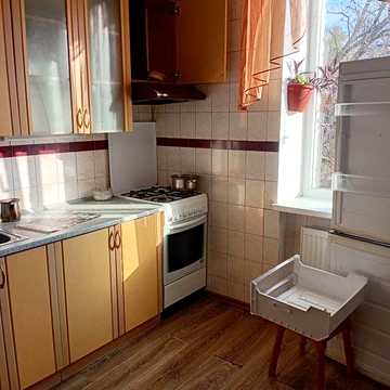 здам квартиру 2х кімнатну у м. Кременчук по вул. Приходько 111 кв.1, з меблями, газова плита, стіральна машинка, бойлер, світло невимикають взагаліну