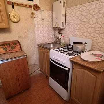 Продаж двокімнатної на початку Кондратьєва!