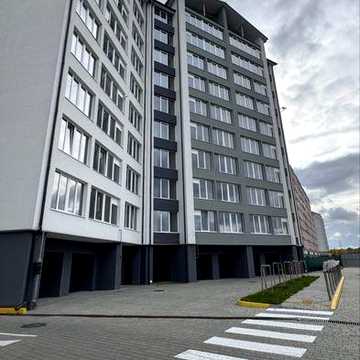 Продається простора 1-кімнатна квартира з видом на річку