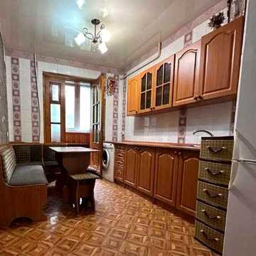 Продам 3-кімнатну квартиру  по вул. Бочарова / Сахарова