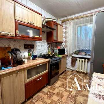 Продам простору 3-кімнатну квартиру