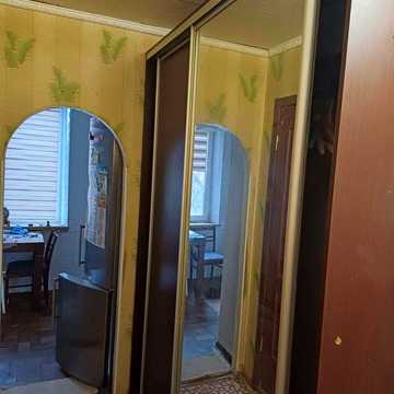 Сдам 3 кв ТРК Украина  метро Акад.  Павлова  Гвардейцев Широнинцев. 10000 гр. военных берём..