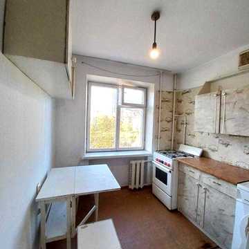 Шулявка, Машинобудівна 14, роздільна 1к квартира, метро 15 хв. пішки