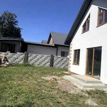 Продаж сучасного готового будинку зі штукатуркою.Поряд озеро,ліс Державні програми Так