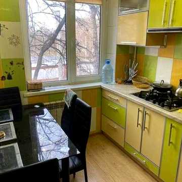 Продам 2 ком. кв. м. Студенческая 608 м-рн