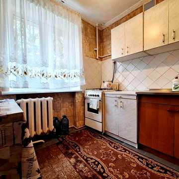Мікрорайон ДВРЗ, Алма-Атинська 52. Однокімнатна квартира з газом і бойлером на першому поверсі. Доступна оренда з тваринами