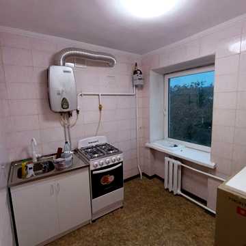 Продаю 2 кім квартиру Театральна 4/4, шатрова криша, цегла