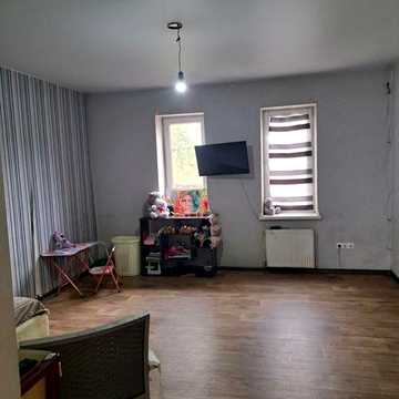 Затишний будинок 90 м² з усіма зручностями та власним садом!