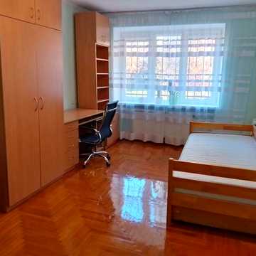 None 640.0 USD