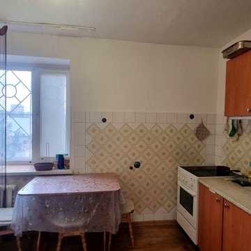 Оренда квартири в Херсоні . Будинок цегла . Ліфт працює .
