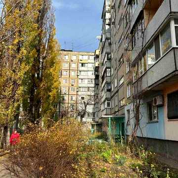 Сдам тихую, теплую двухкомнатную квартиру в средине дома рядом с пр. Слабожанский!
