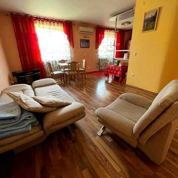 Поруч парк , набережна 3 кімн 81м2 цегла