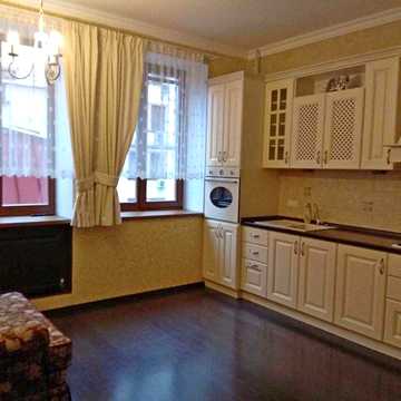 2- комнатная квартира в центре. Жуковского 10.