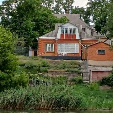 Продаж будинку біля річки
