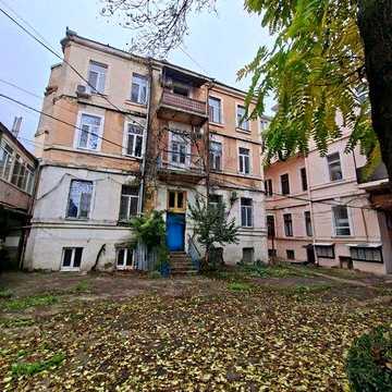 Продам 2-к квартиру со своим входом, площадью   38м  в историческом центре Одессы ,  без ремонта , газ. БЕЗ КОМИССИИ