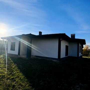 Будинок  у Крихівцях з великою ділянкою