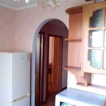 Продам у центрі 2-х кімнатну квартиру.