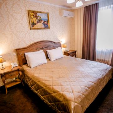 Номер для двоих в отеле Аристократ