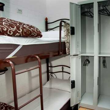 Место в комнате для четверых в хостеле