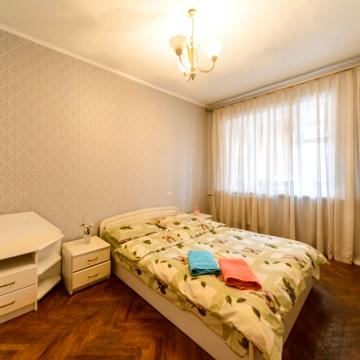 Квартира возле метро Дворец Украина