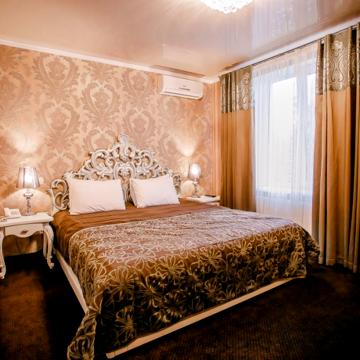 Двухкомнатный номер в отеле Аристократ