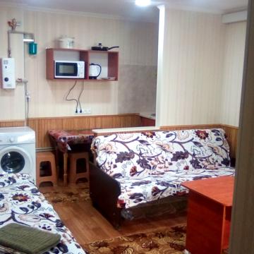 Студия с отдельным входом - 3 дивана