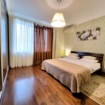 VIP two-bedroom apt near metro station