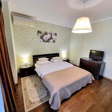 VIP two-bedroom apt near metro station