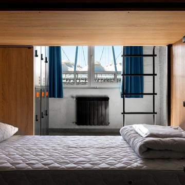 Кровать в 6-местном женском номере