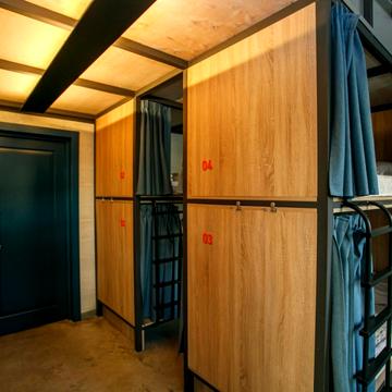 Кровать в 9-местном общем номере