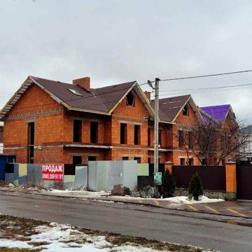Таунхауси на Парковій  в Петропавлівській Борщагівці