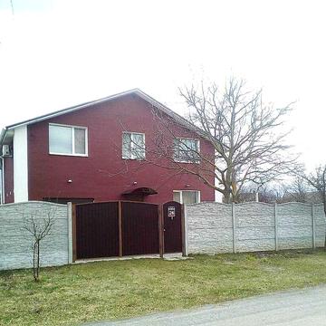 Дом 2 этажа в р-не Александровка, 163 м2 с гаражом, на 10 сотках.