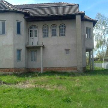 Будинок з гаражем в селі Остапківці
