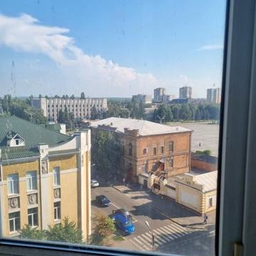 Продам новострой на площади 130м в центре