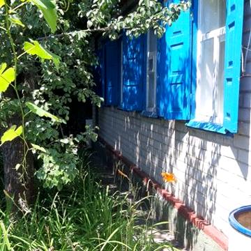 Продам дом, гаражи, коморы, погреб